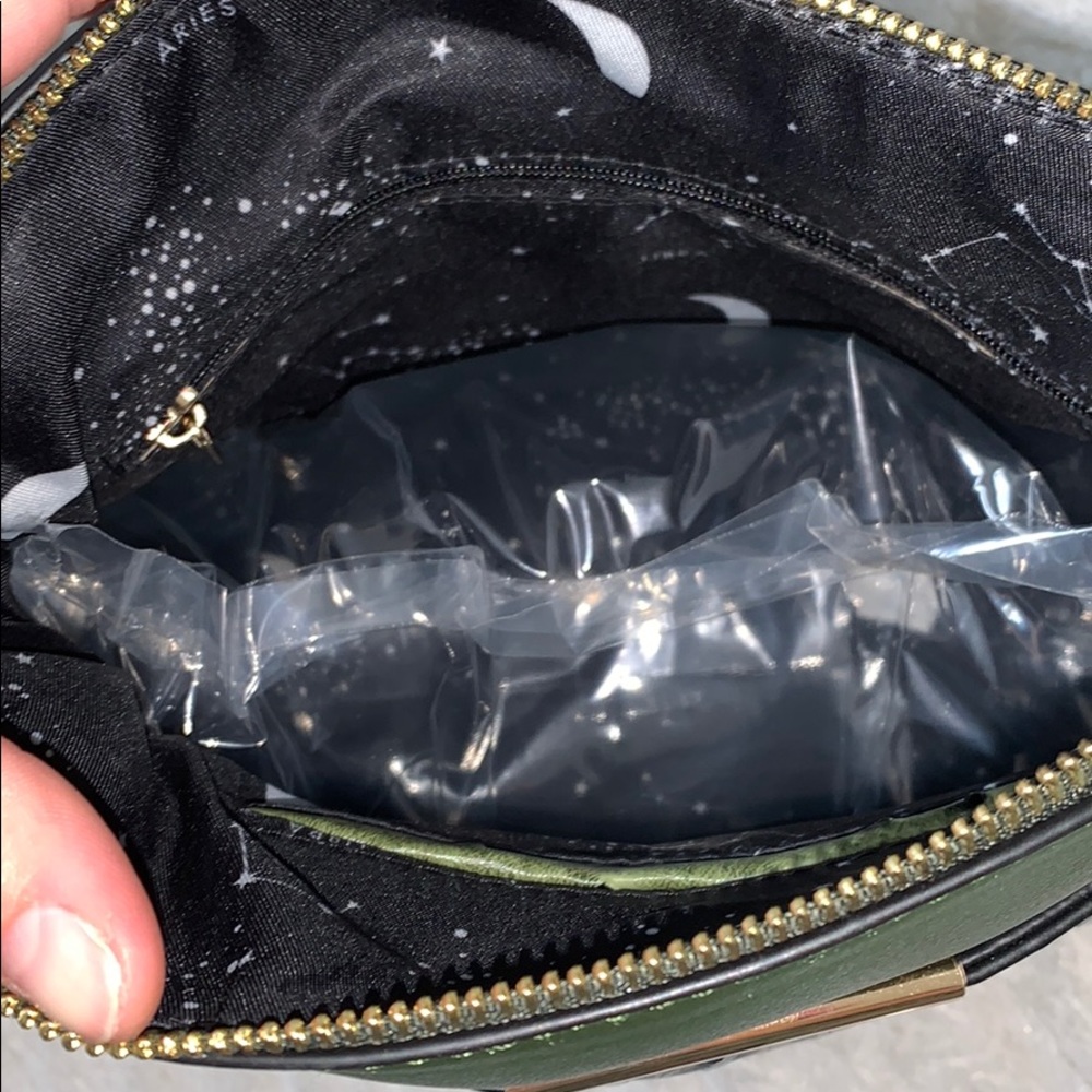 Vegan Zodiac Purse🌿🐻🦊🦁 - Picture 5 of 9